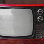Wieczorny odetchnięcie przed telewizorem, czy też niedzielne serialowe popołudnie, umila nam czas wolny oraz pozwala się zrelaksować.